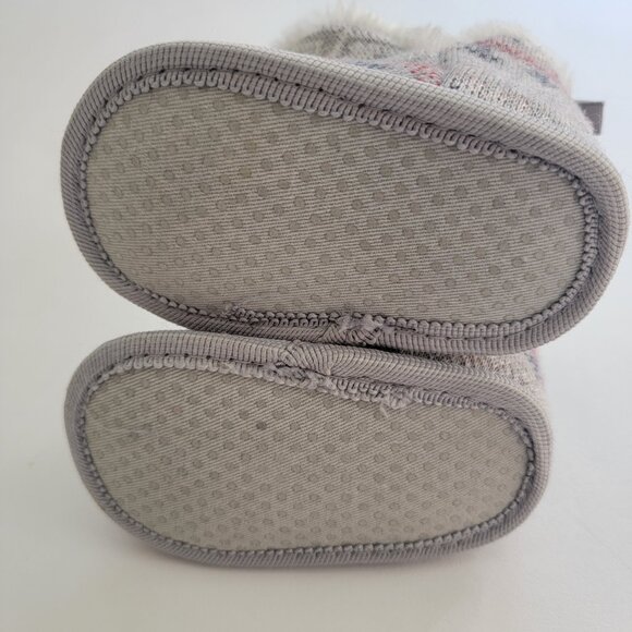 Knit booties faux sherpa, 5" outside sole length, great condition - Picture 12 of 13